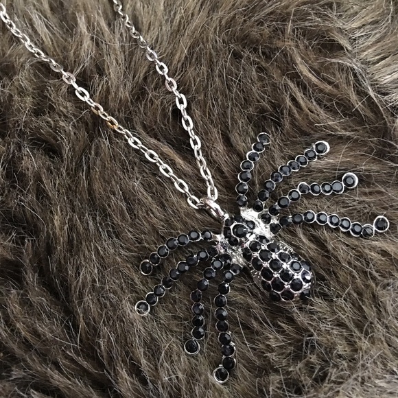 Rhinestone black widow pendant silver tone chain - Picture 6 of 7